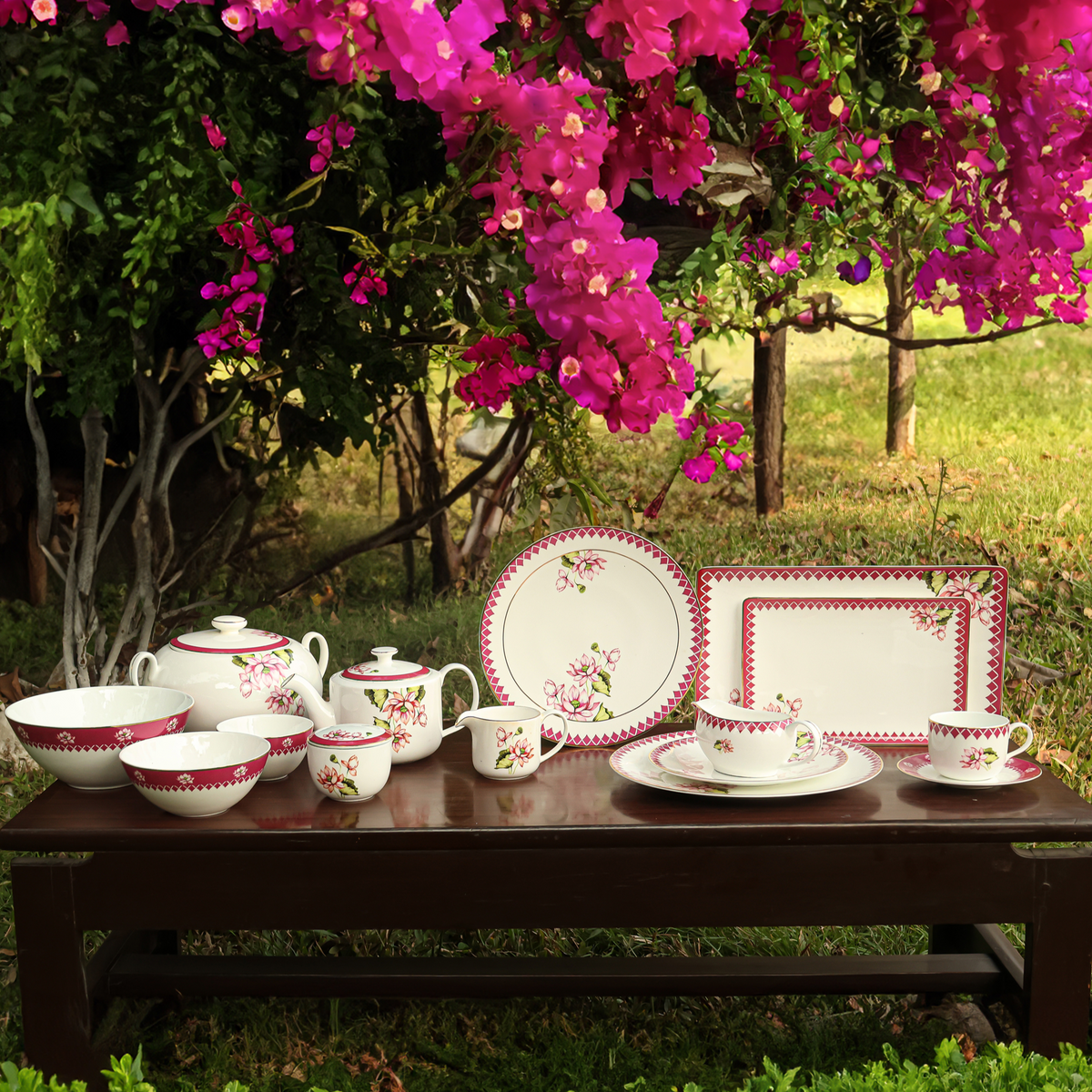 Lotus Dinner Set