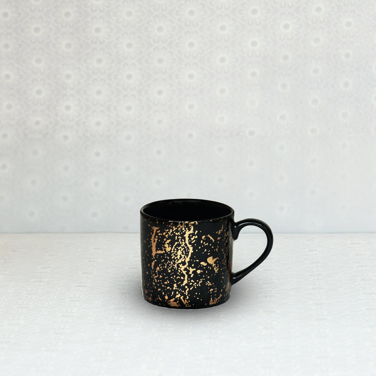 Sleek Oro Design Mug