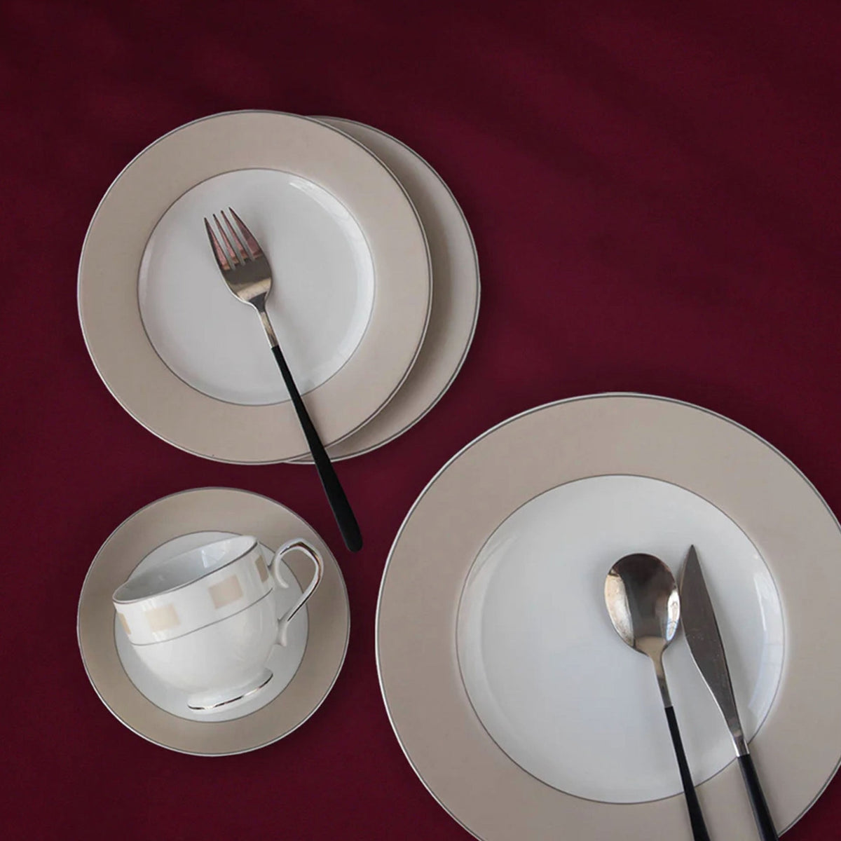 Lucy Matellic Dinner Set