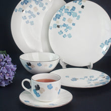 Water Blossoms Dinner Set